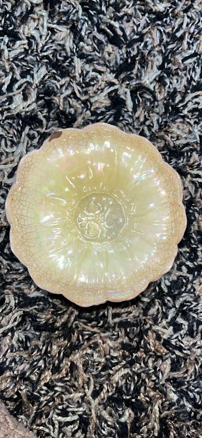 Vintage Iridescent Jewelry Holder image indicator(2)