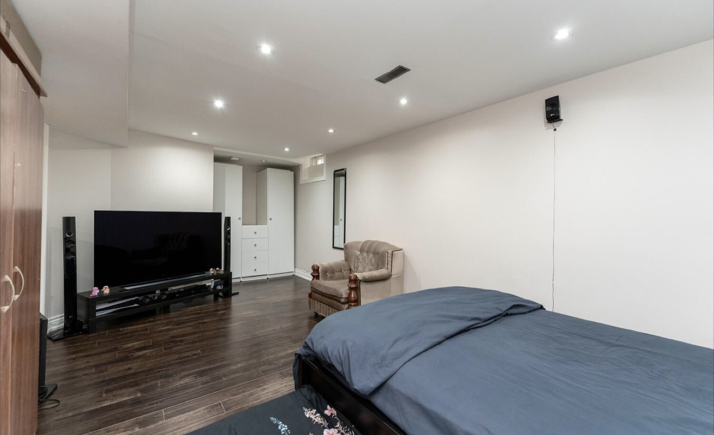 1Bed 1Bath Basement for rent - photo 5