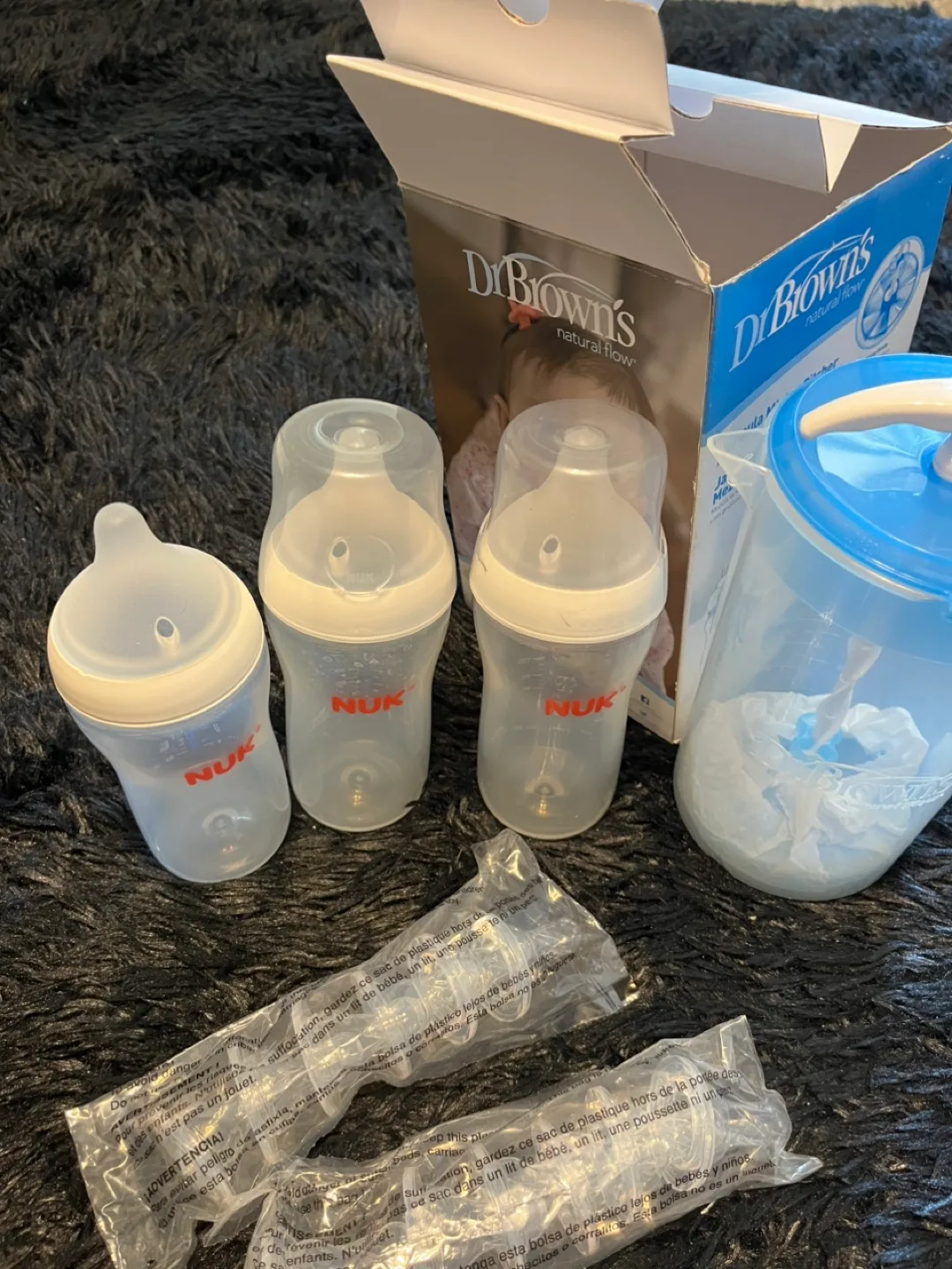 Dr. Brown's Formula Mixing Pitcher + NUK Bottles image indicator(4)