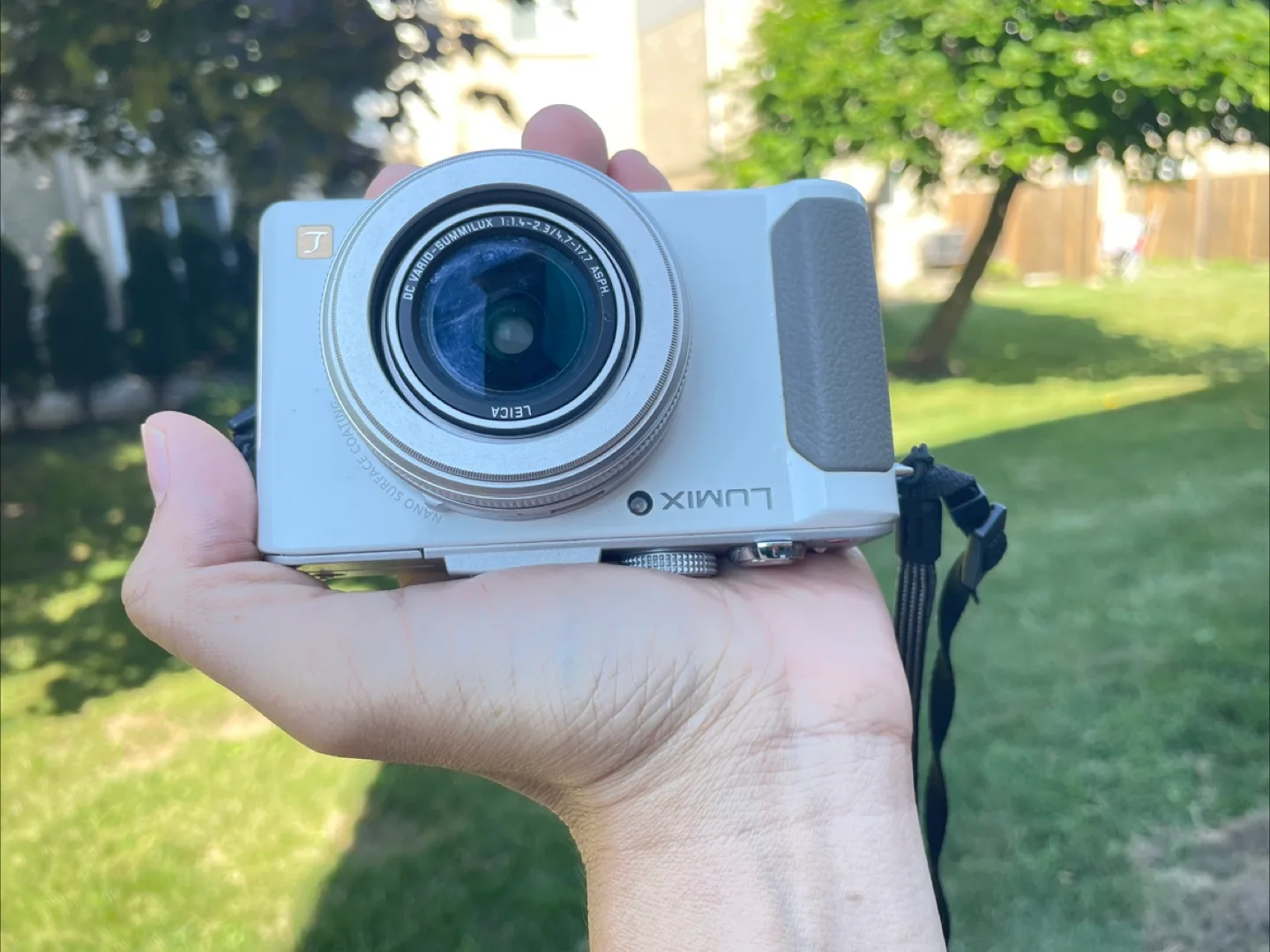 Panasonic Lumix DMC-LX7 + Charger, Bag, 8Gb SD Card image indicator(3)