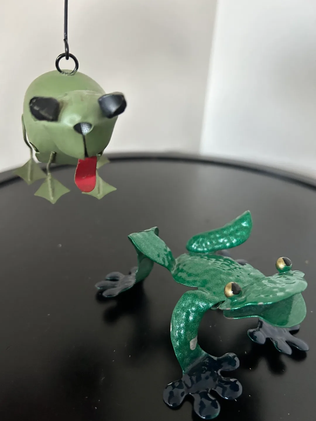 Green Metal Frog Figurines thumbnail