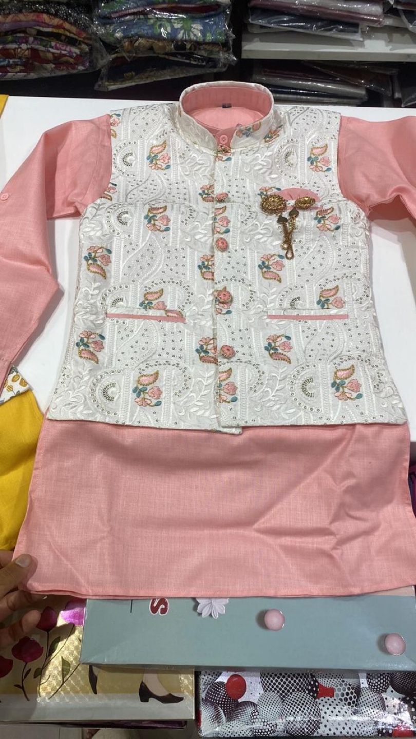 Kids' Traditional Outfit Set - photo 2