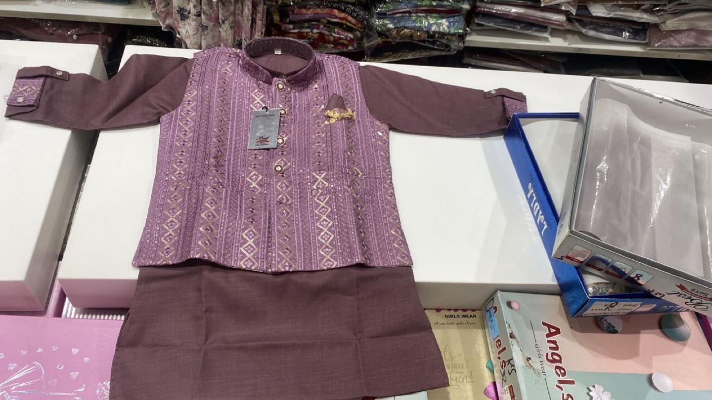 Kids' Traditional Outfit Set - photo 3