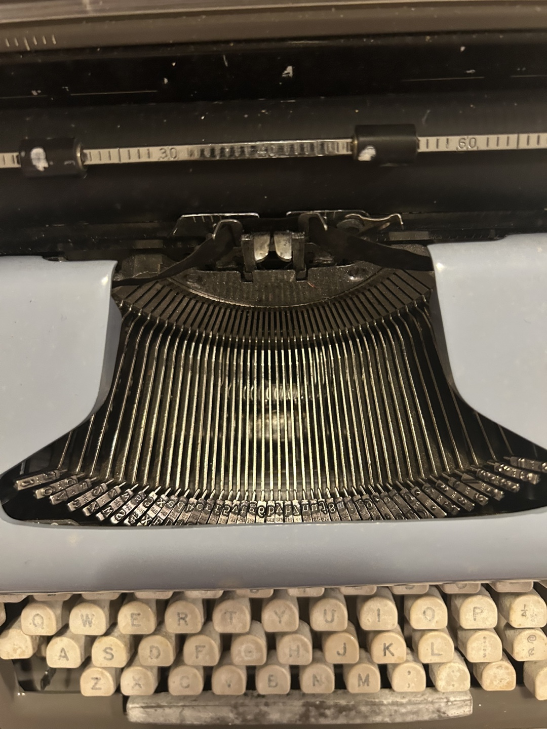 Royal Futura Portable Typewriter - photo 3