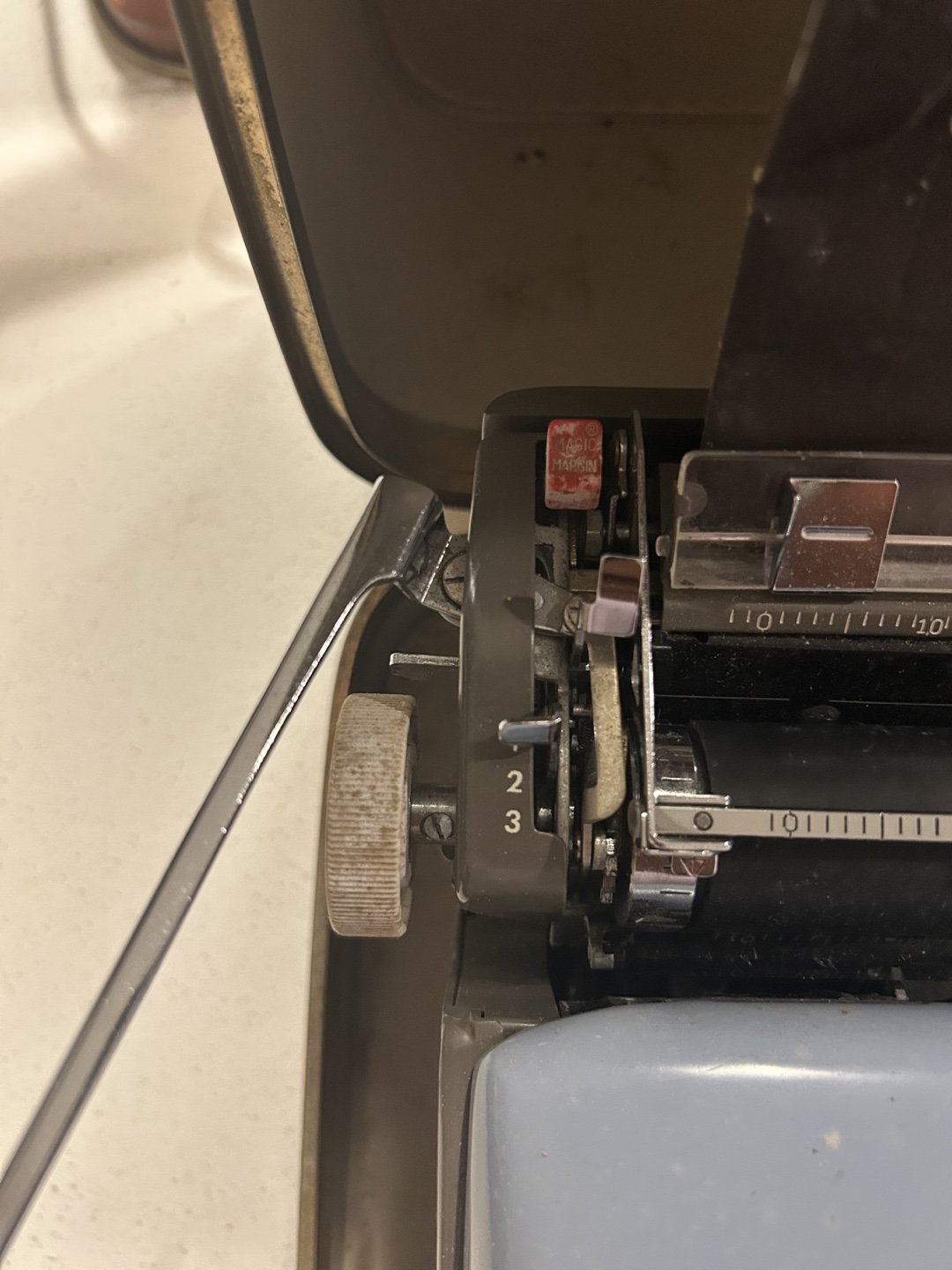 Royal Futura Portable Typewriter - photo 5