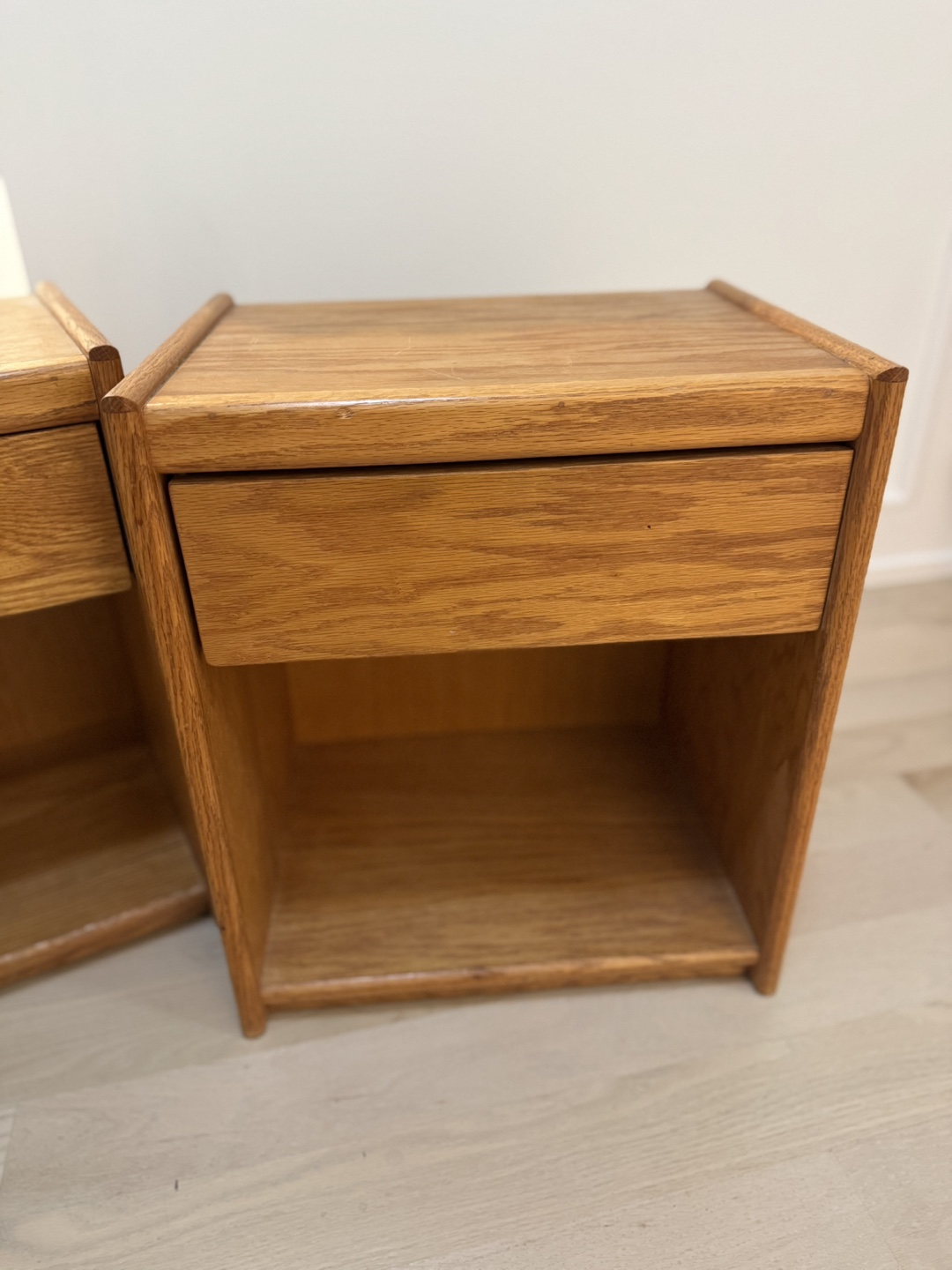 Pair of Oak Nightstands - photo 4