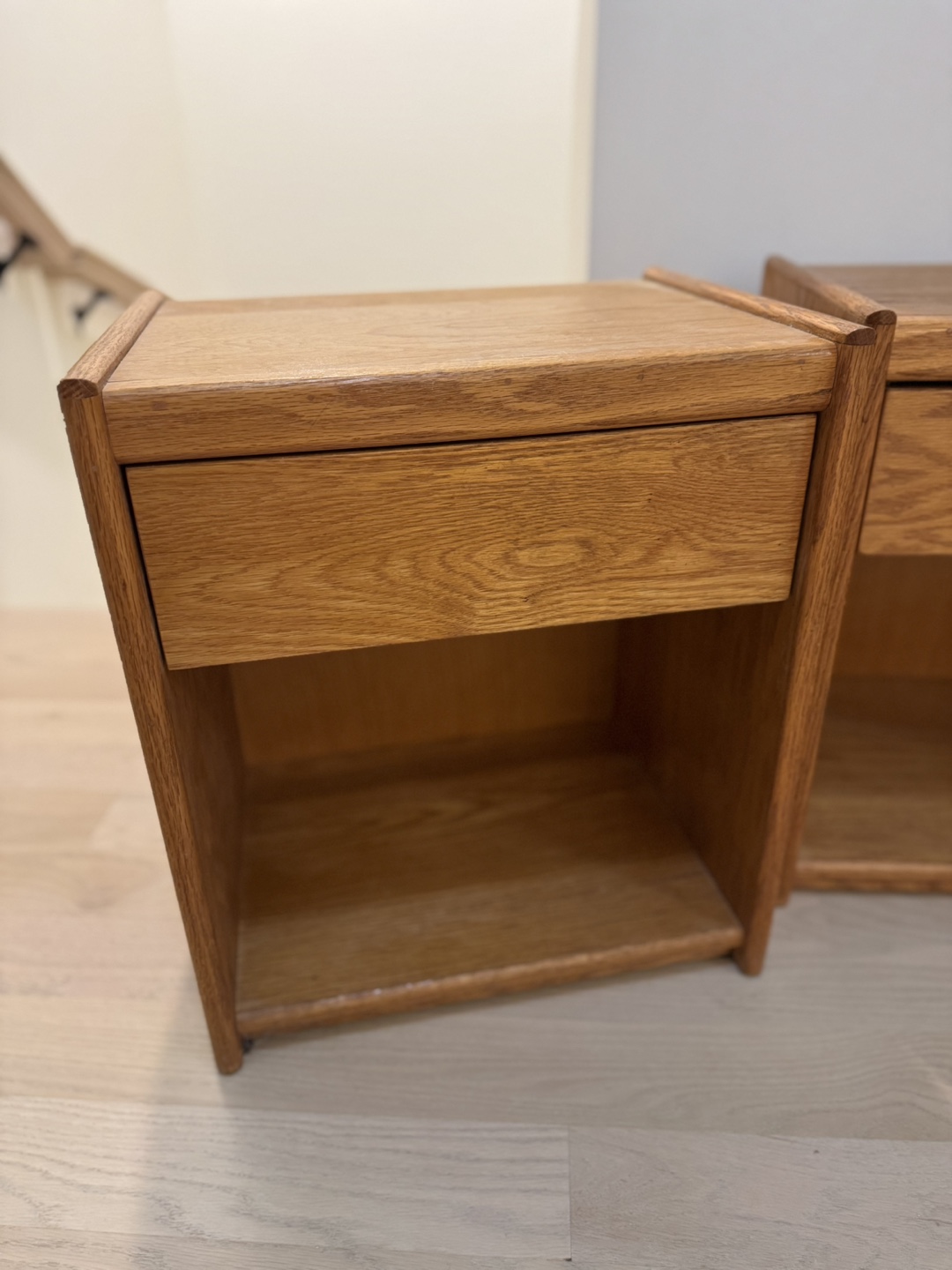 Pair of Oak Nightstands - photo 3