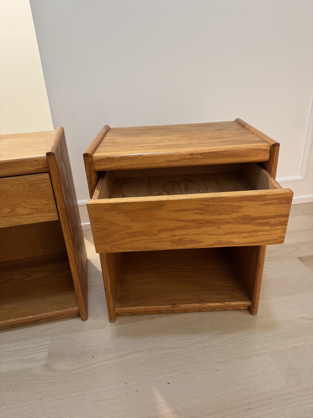 Pair of Oak Nightstands - photo 5