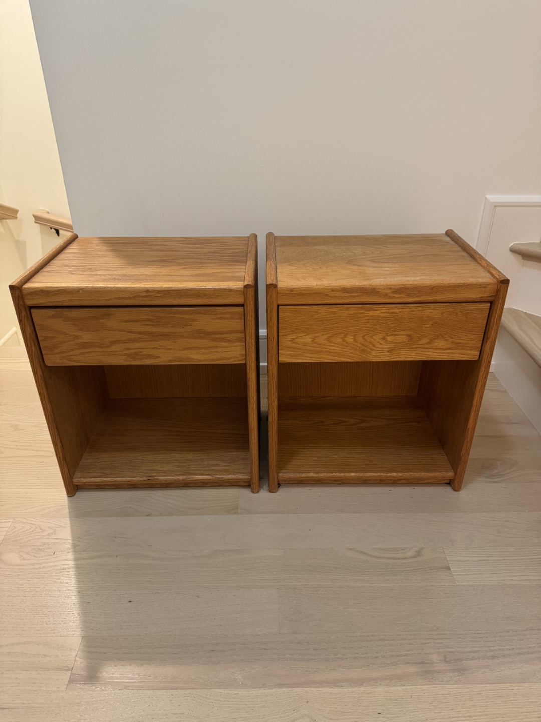 Pair of Oak Nightstands - photo 2