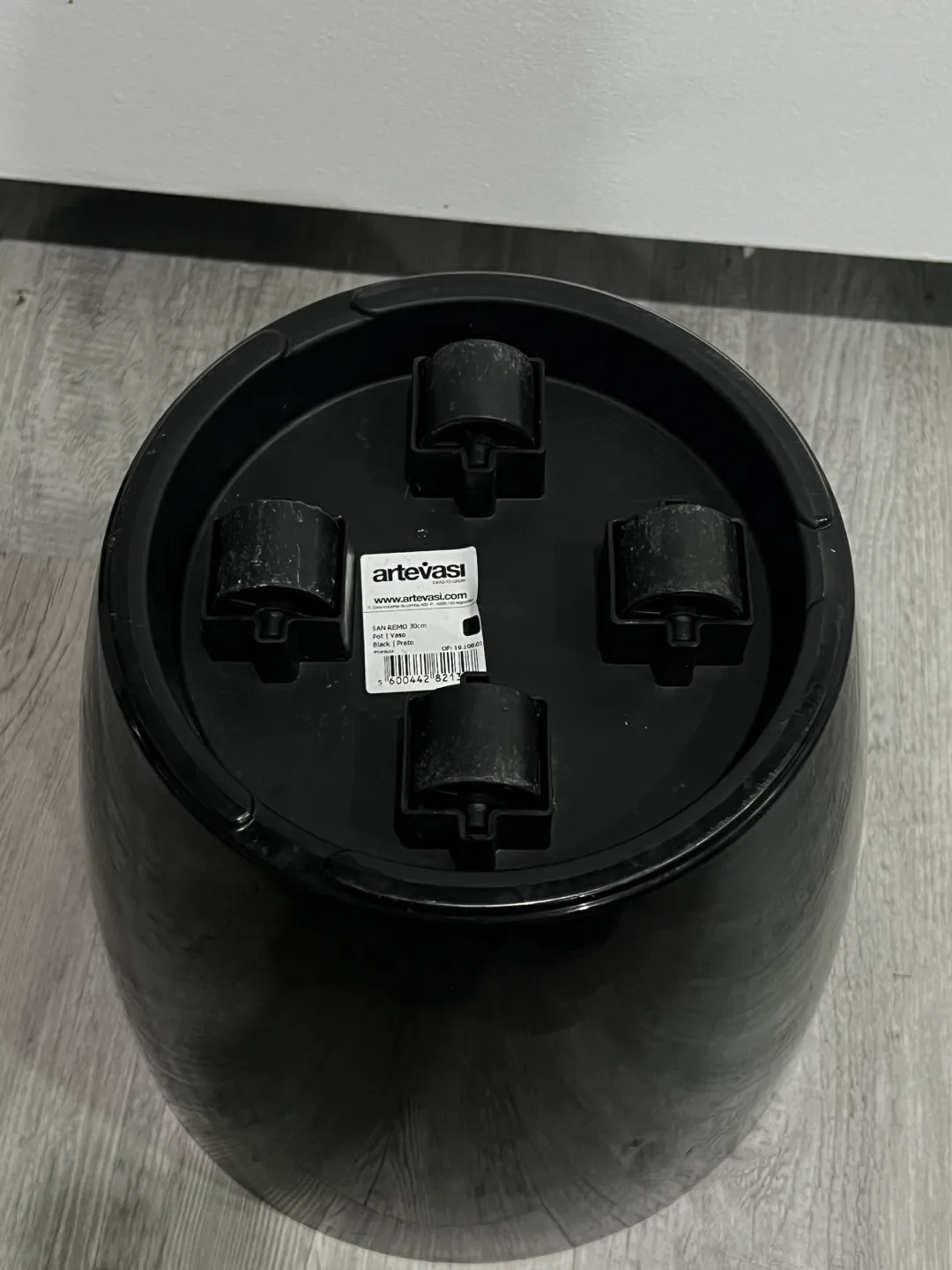 Large Black Plant Pot with Wheels image indicator(2)