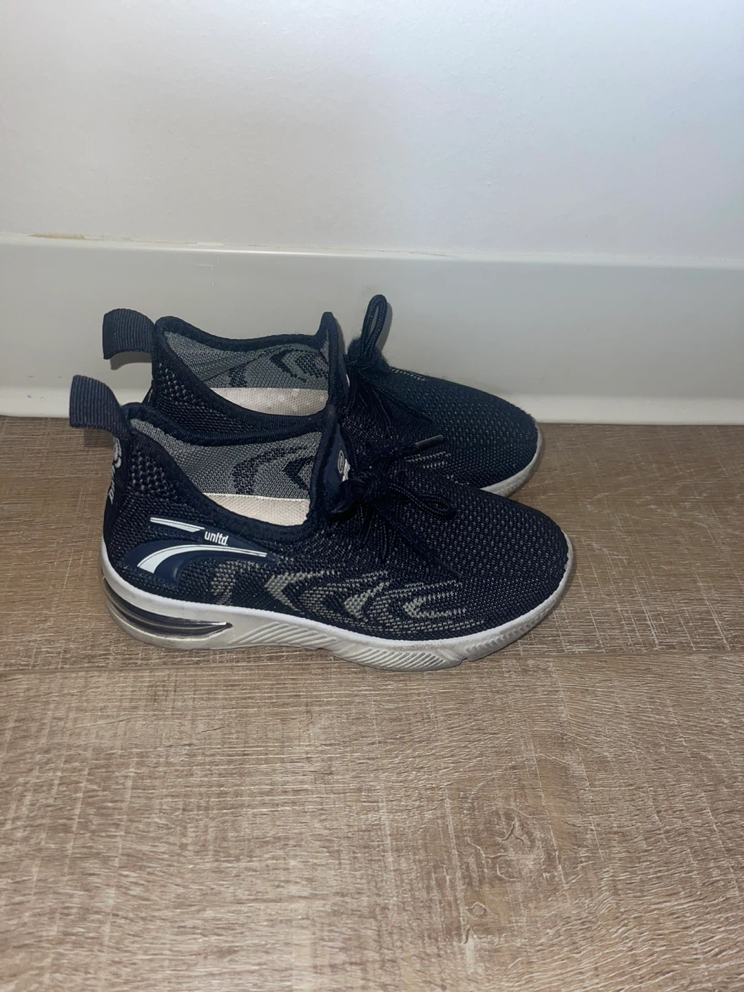 Unitd Black Sneakers