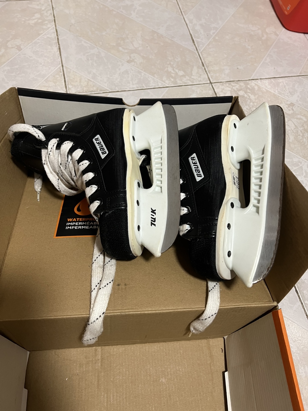 Bauer Ice Skates - US Size 1 - photo 3
