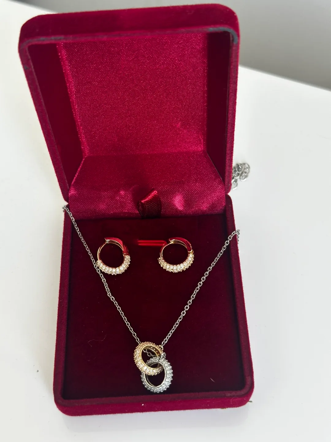 Necklace & Earrings Set thumbnail