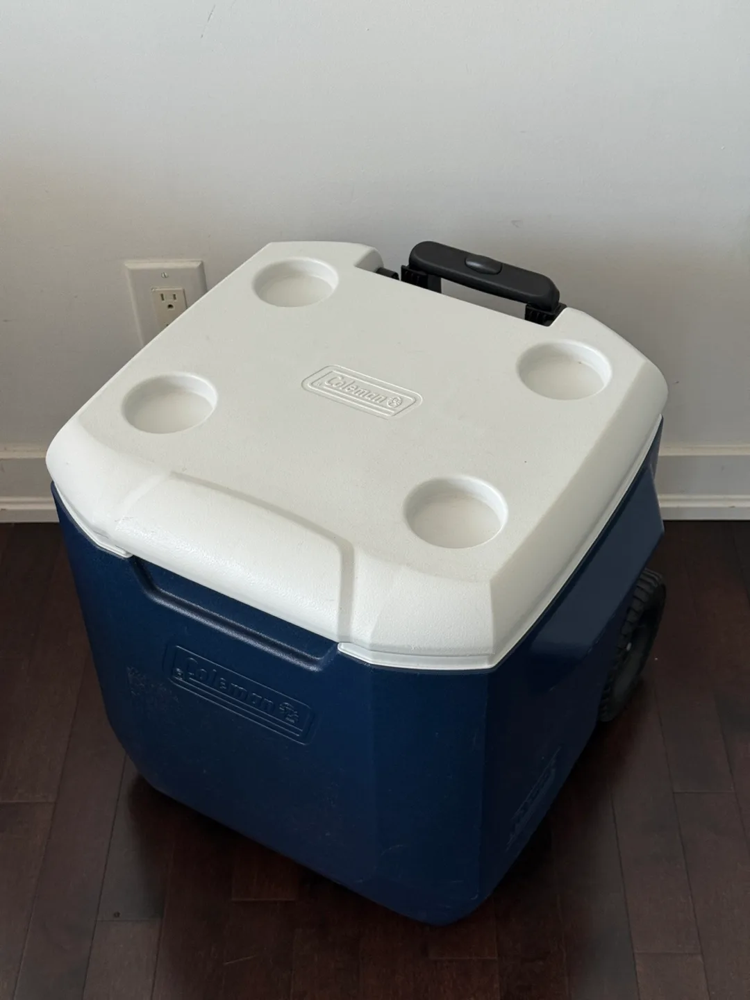 Coleman 28-Qt Wheeled Cooler – Handy & Ready for Adventure image indicator(3)