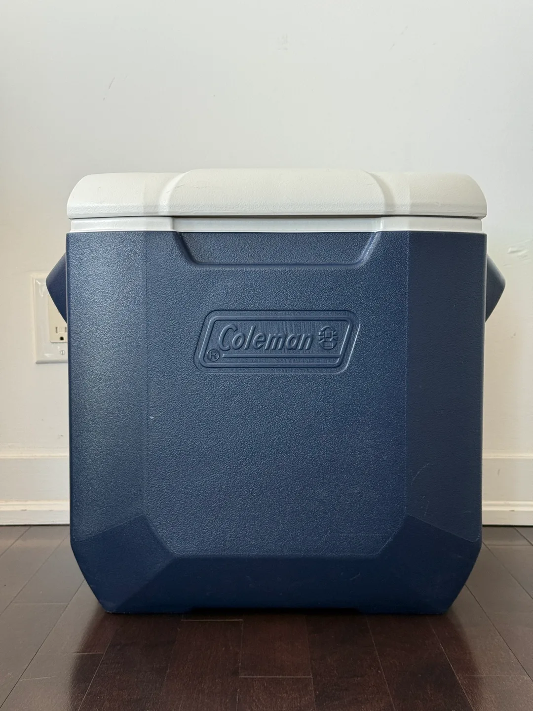 Coleman 28-Qt Wheeled Cooler – Handy & Ready for Adventure image indicator(2)