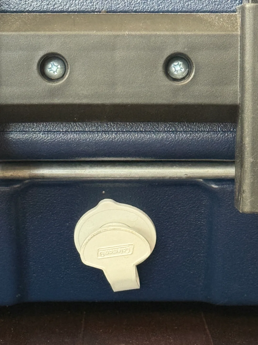 Coleman 28-Qt Wheeled Cooler – Handy & Ready for Adventure image indicator(5)