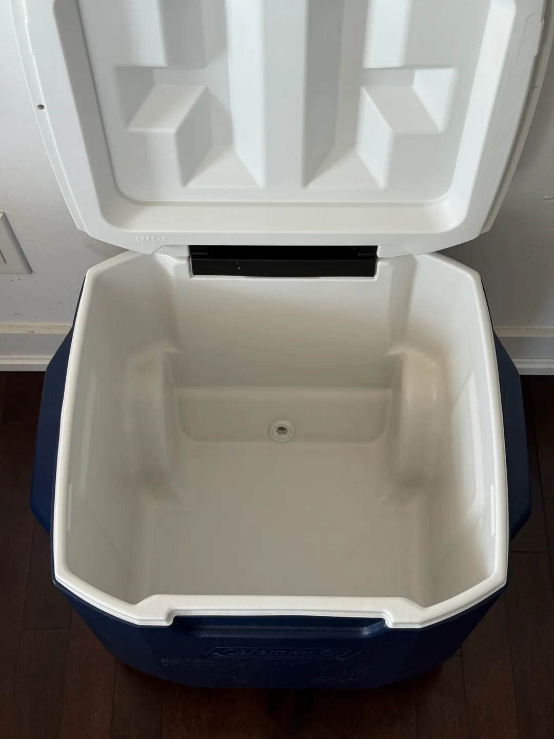 Coleman 28-Qt Wheeled Cooler – Handy & Ready for Adventure image indicator(7)