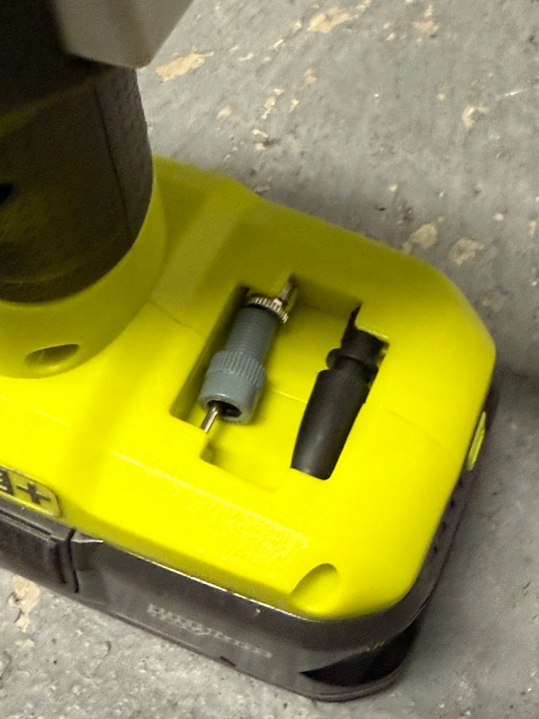 Ryobi 18V ONE+ Power Inflator with 4.0Ah Battery image indicator(5)