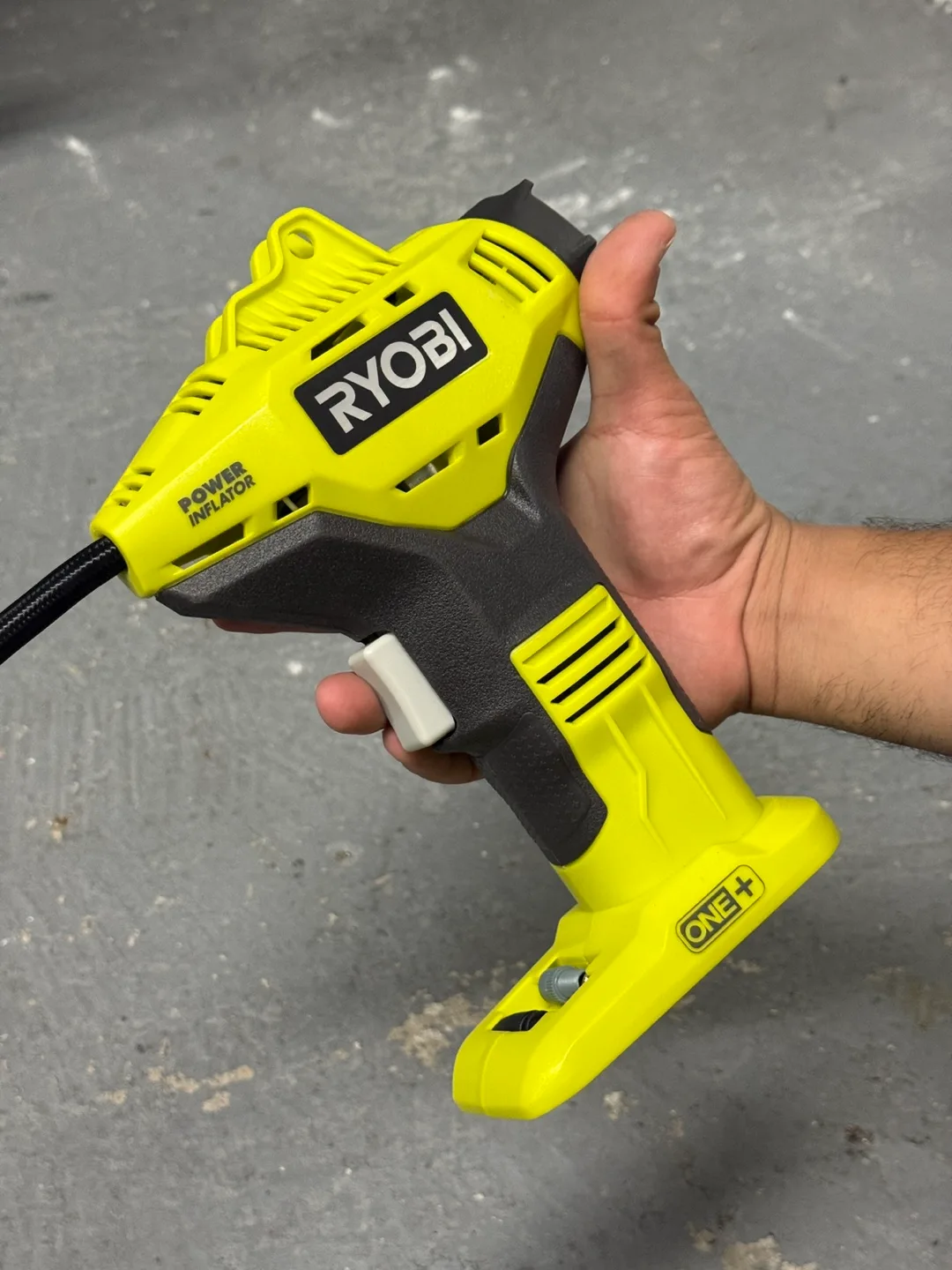 Ryobi 18V ONE+ Power Inflator with 4.0Ah Battery image indicator(9)