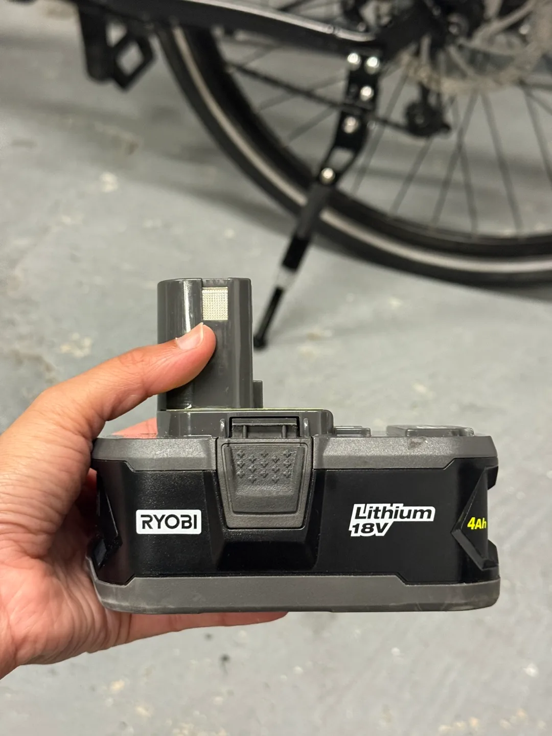 Ryobi 18V ONE+ Power Inflator with 4.0Ah Battery image indicator(7)