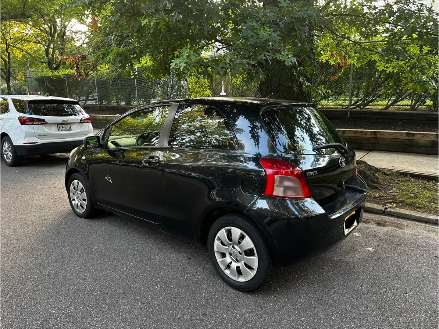 Toyota Yaris 2007 - Black Hatchback - photo 3