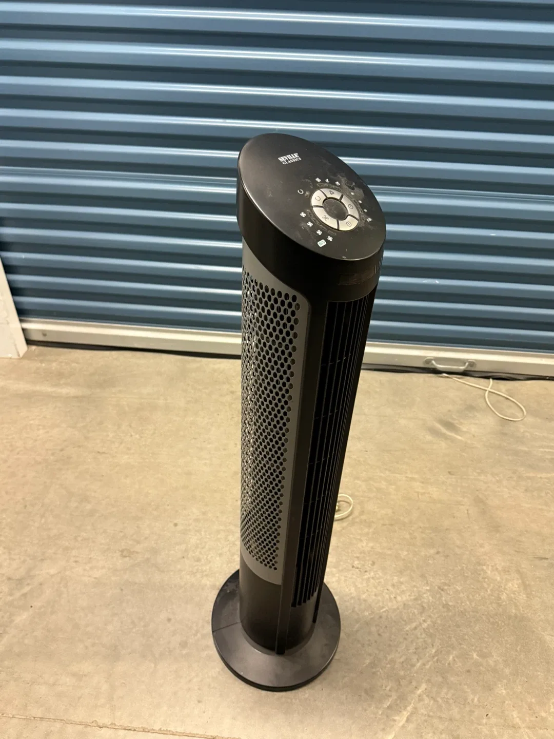 Seville Classics Tower Fan - Black image indicator(2)