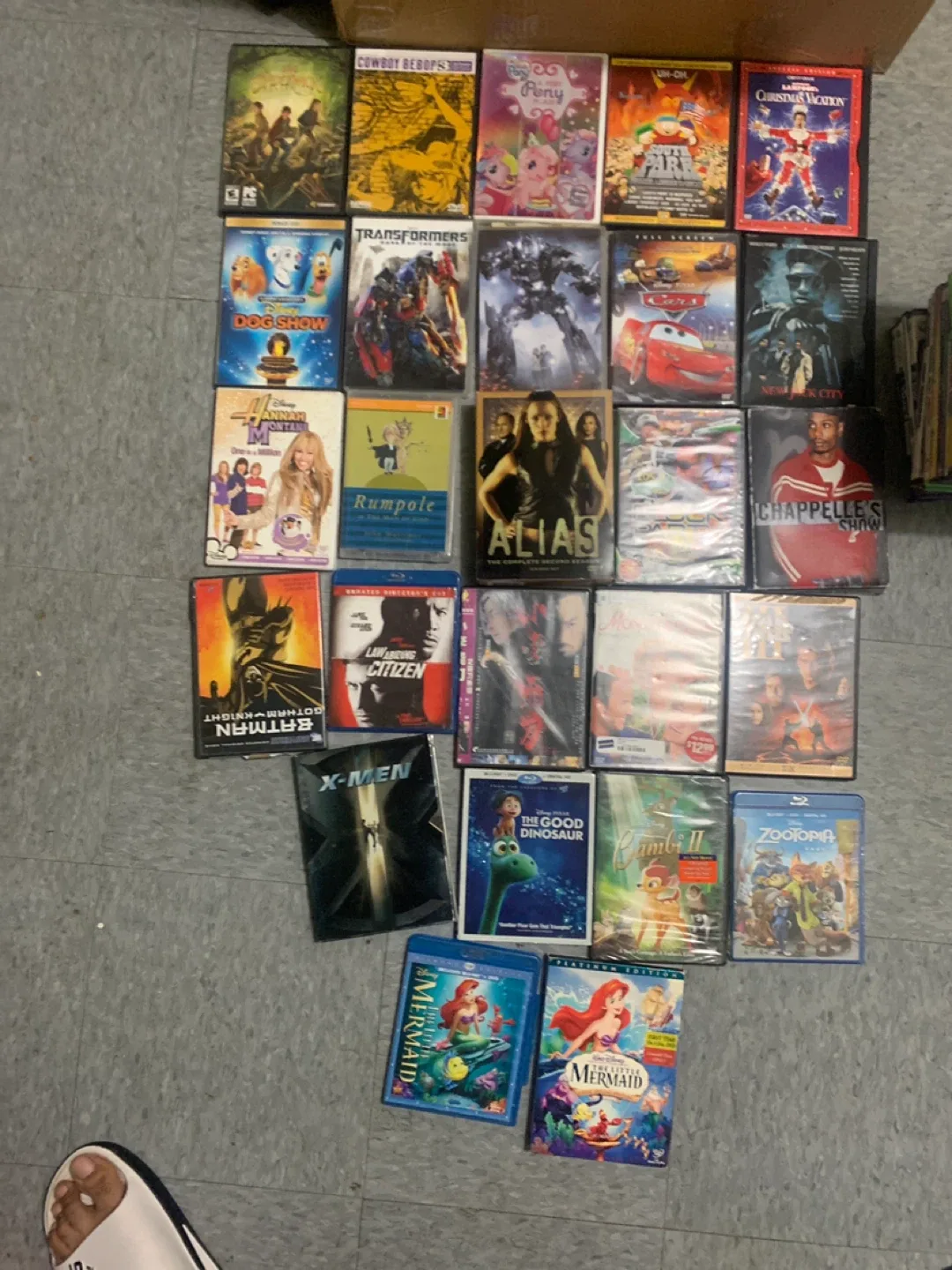 DVD Lot - Movies and TV Shows thumbnail