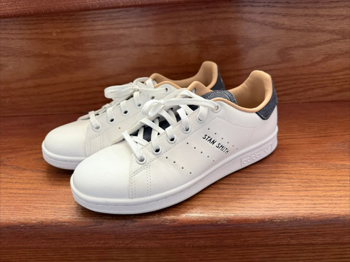 Adidas Stan Smith White Sneakers - US 5 thumbnail