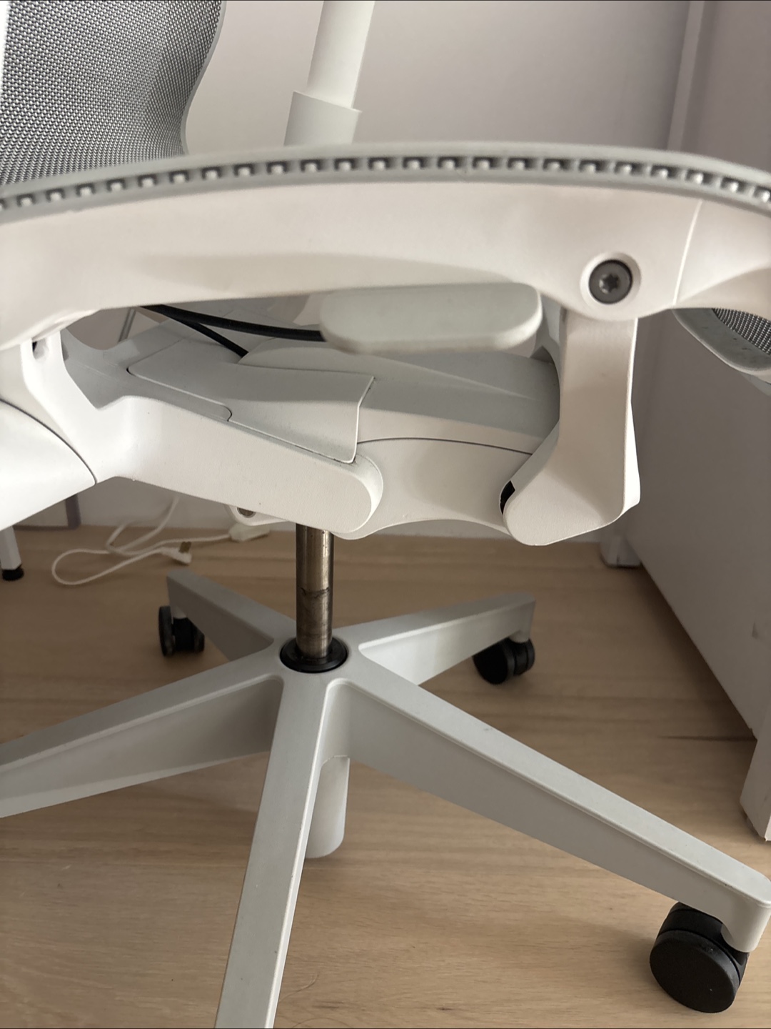 Herman Miller Cosm (mid-back) - photo 4