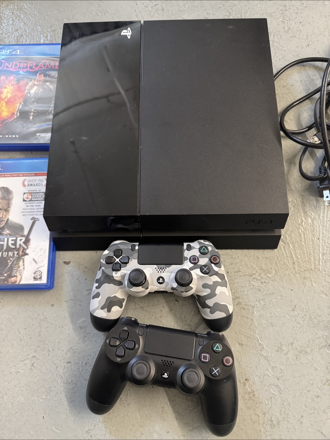 PlayStation 4 Console with 2 Controllers - photo 2