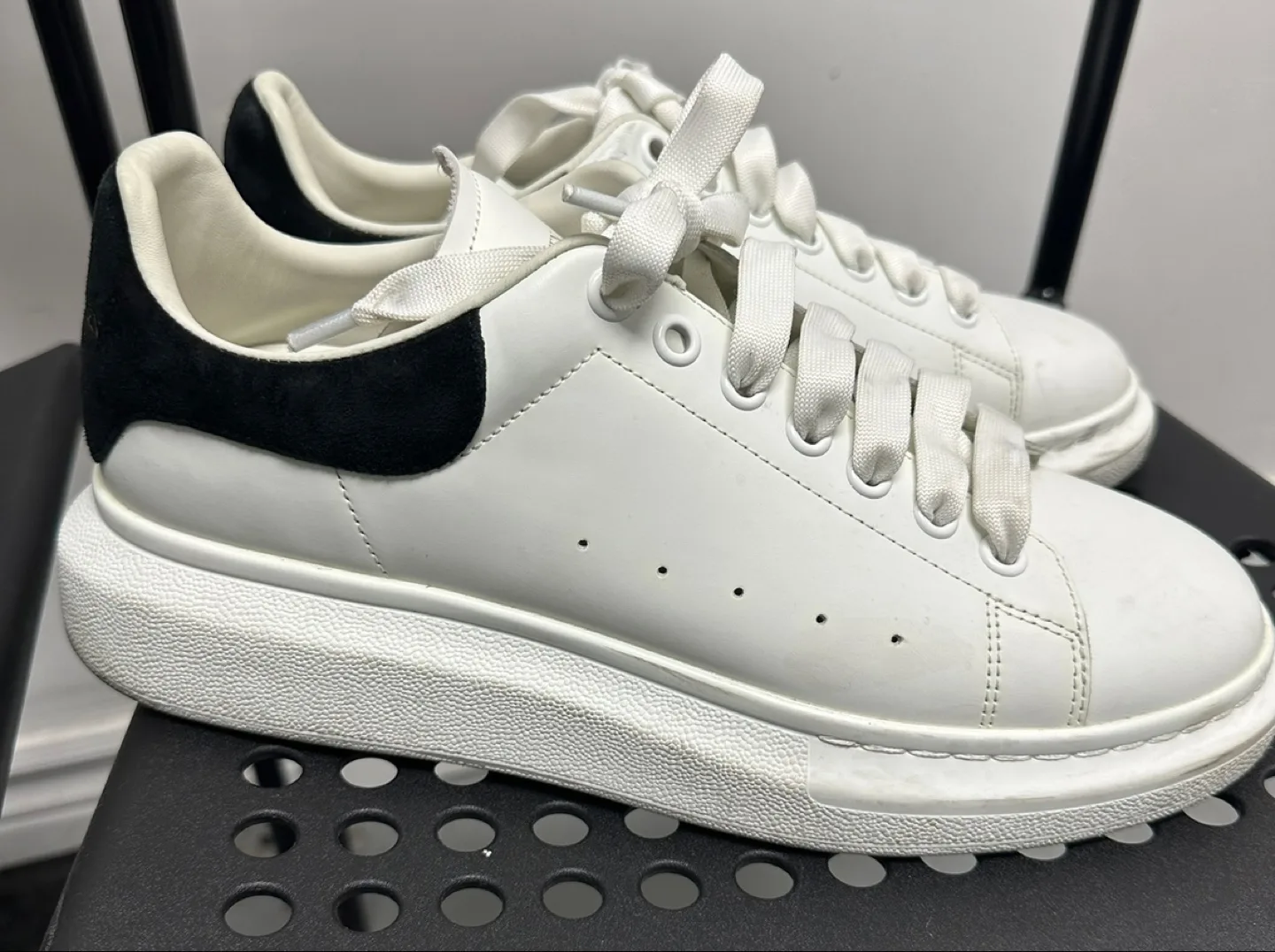 Alexander McQueen White/Black Sneakers image indicator(4)