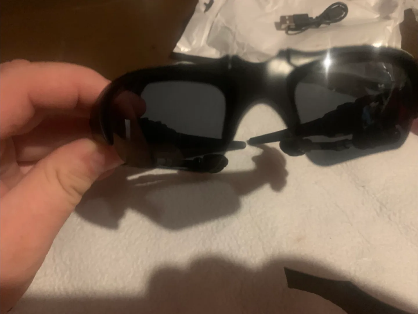 Sunglasses with Built In Bluetooth headphones image indicator(4)