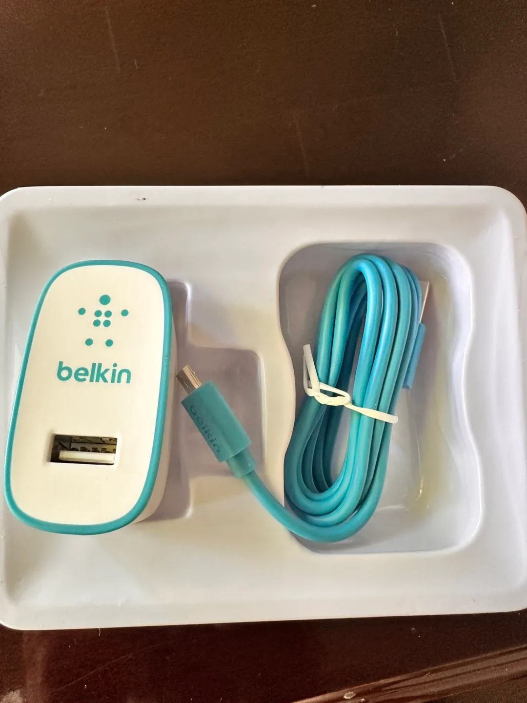 Belkin Mixit 10W Universal Home Charger + Cable thumbnail