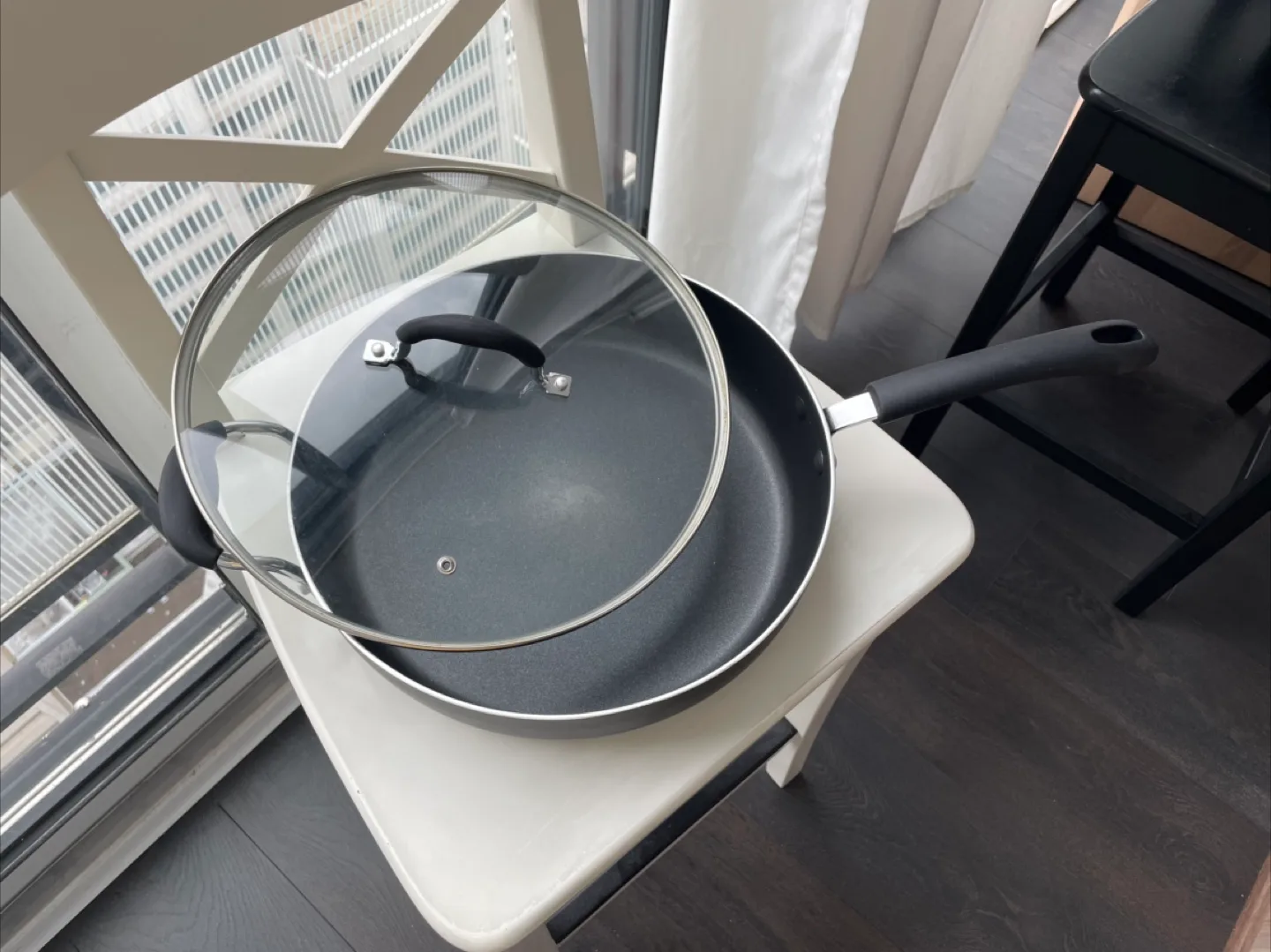 Brand New! Starfrit Jumbo Cooker, 5qt Non-Stick Fry Pan image indicator(2)