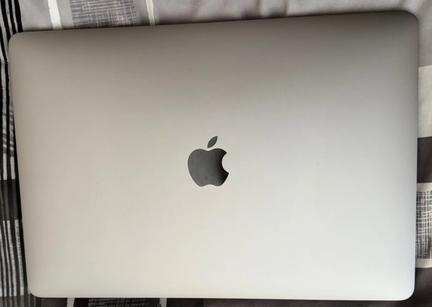Apple MacBook Air image indicator(3)