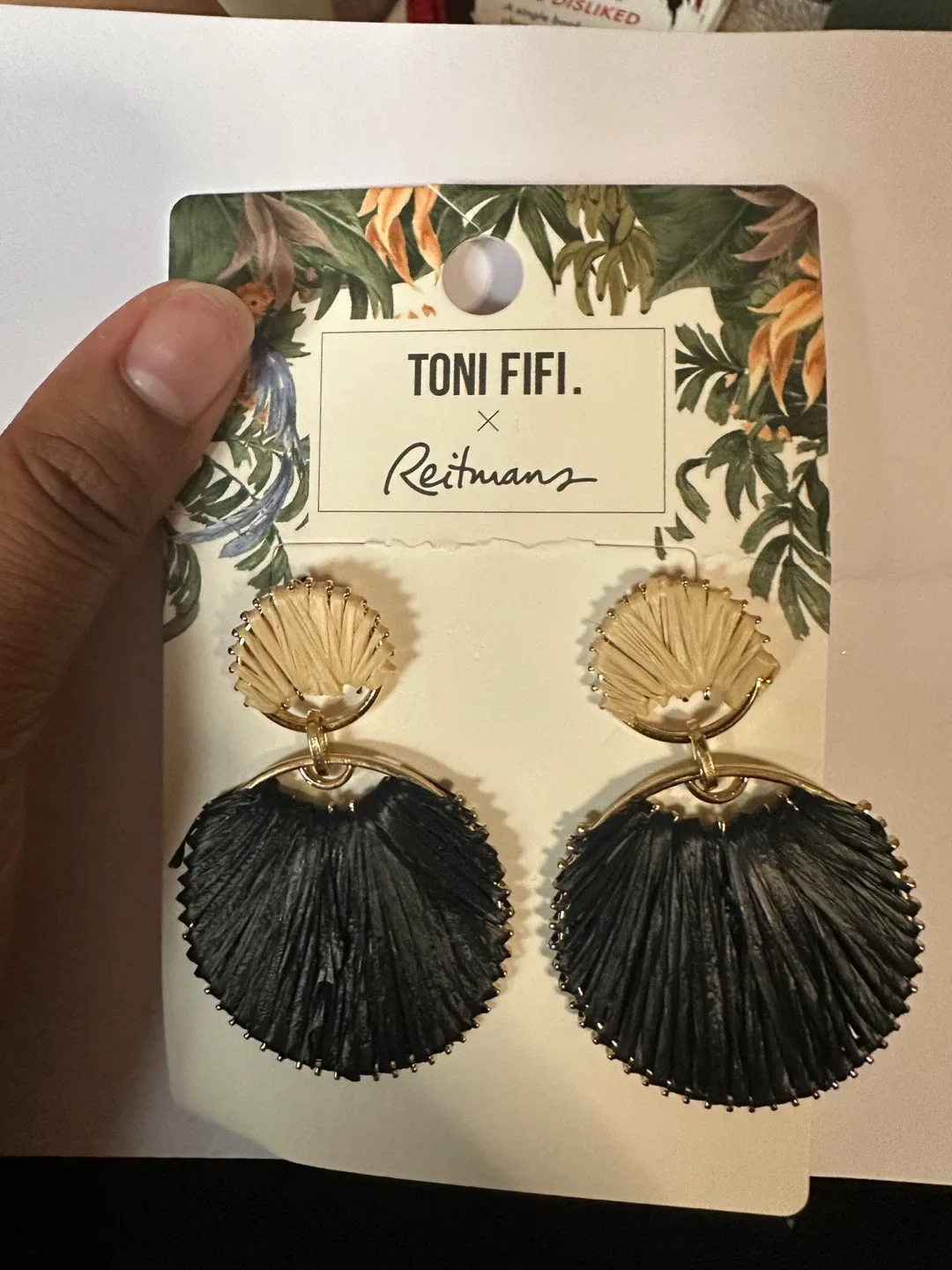 Toni Fifi x Reitmans Earrings (Can Ship) image indicator(2)