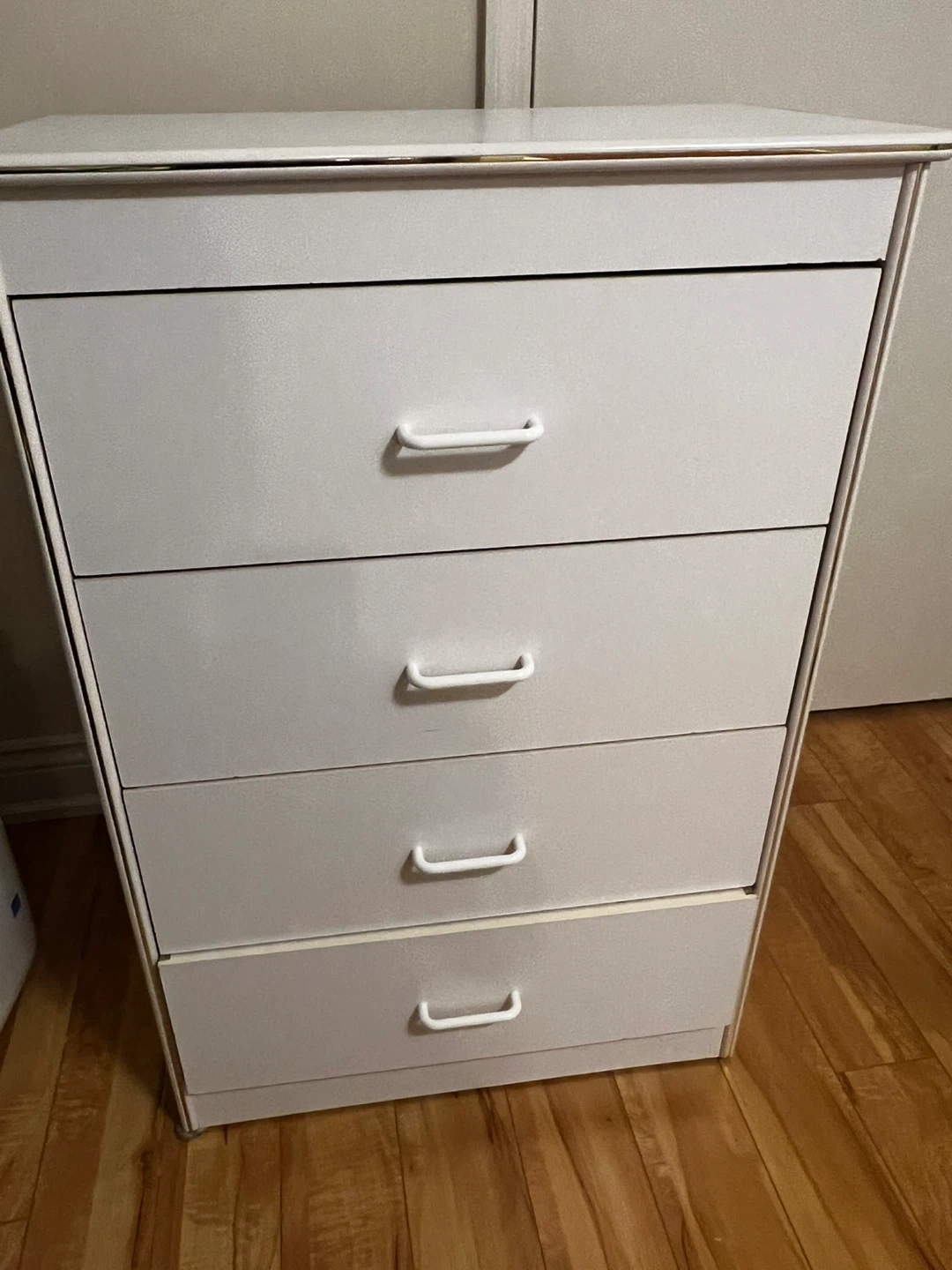White 4-Drawer Dresser - photo 3
