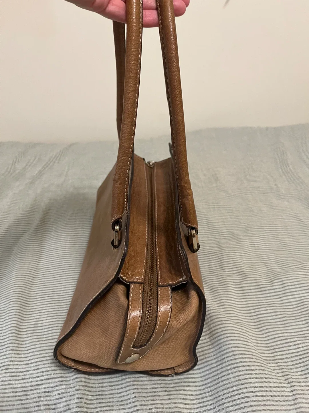 Luz da Lua Brown Leather Handbag image indicator(3)