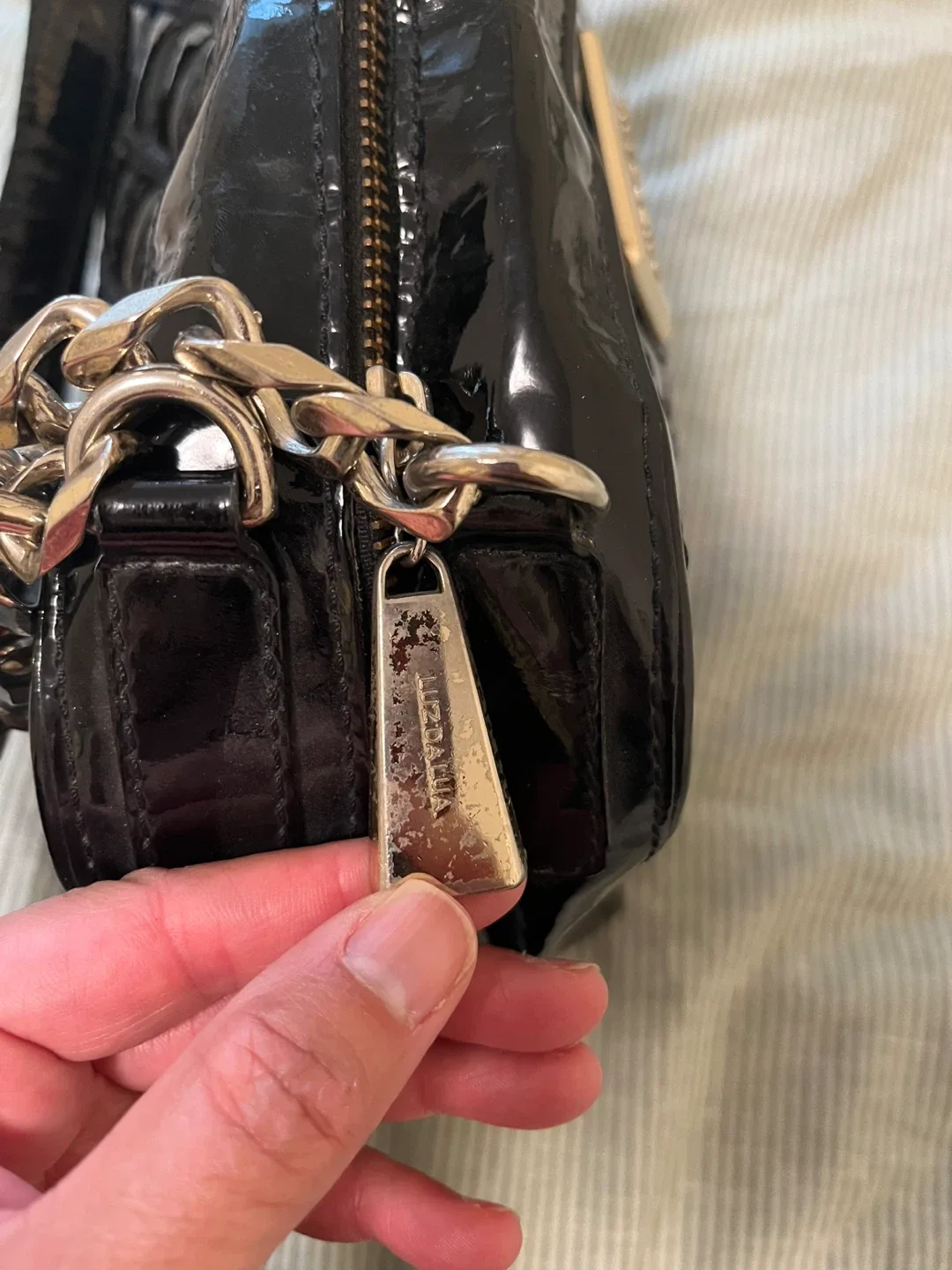 Luz da Lua Black Leather Patent Bag image indicator(4)