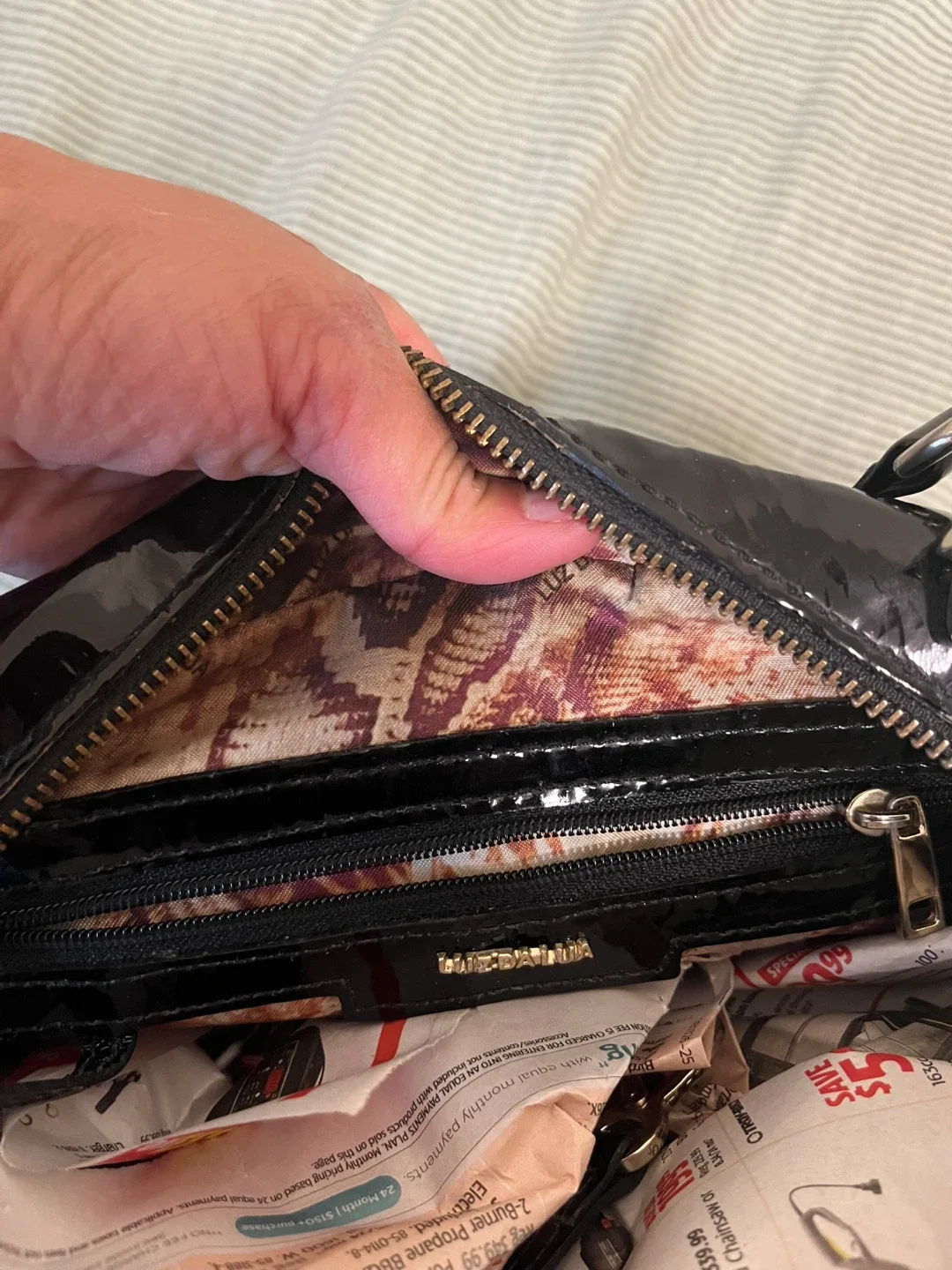 Luz da Lua Black Leather Patent Bag image indicator(3)