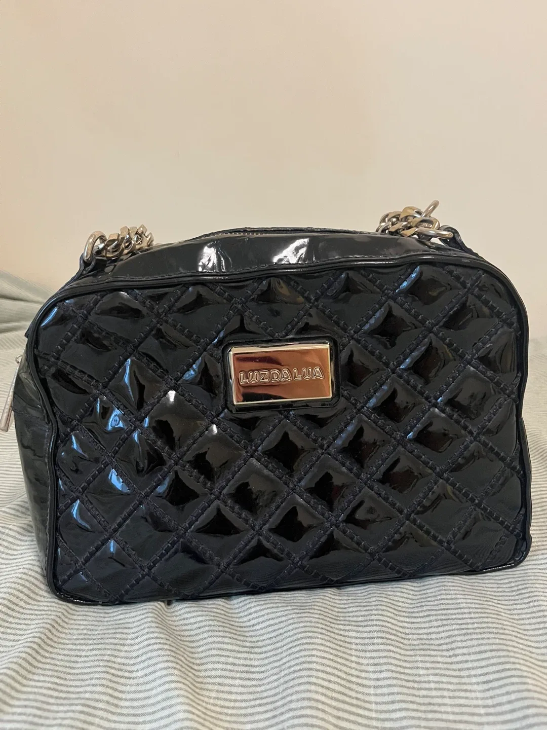 Luz da Lua Black Leather Patent Bag image indicator(2)