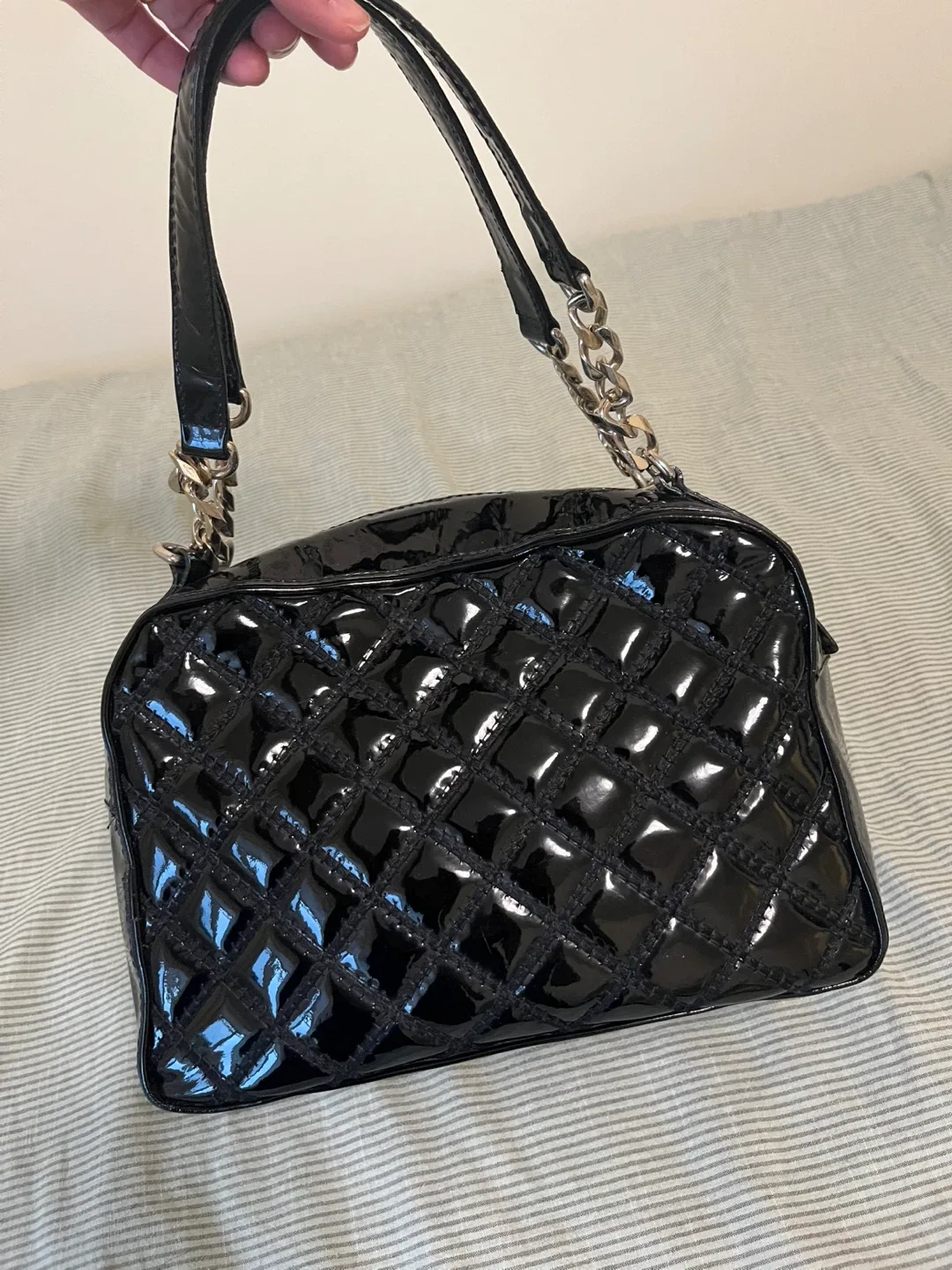 Luz da Lua Black Leather Patent Bag image indicator(5)