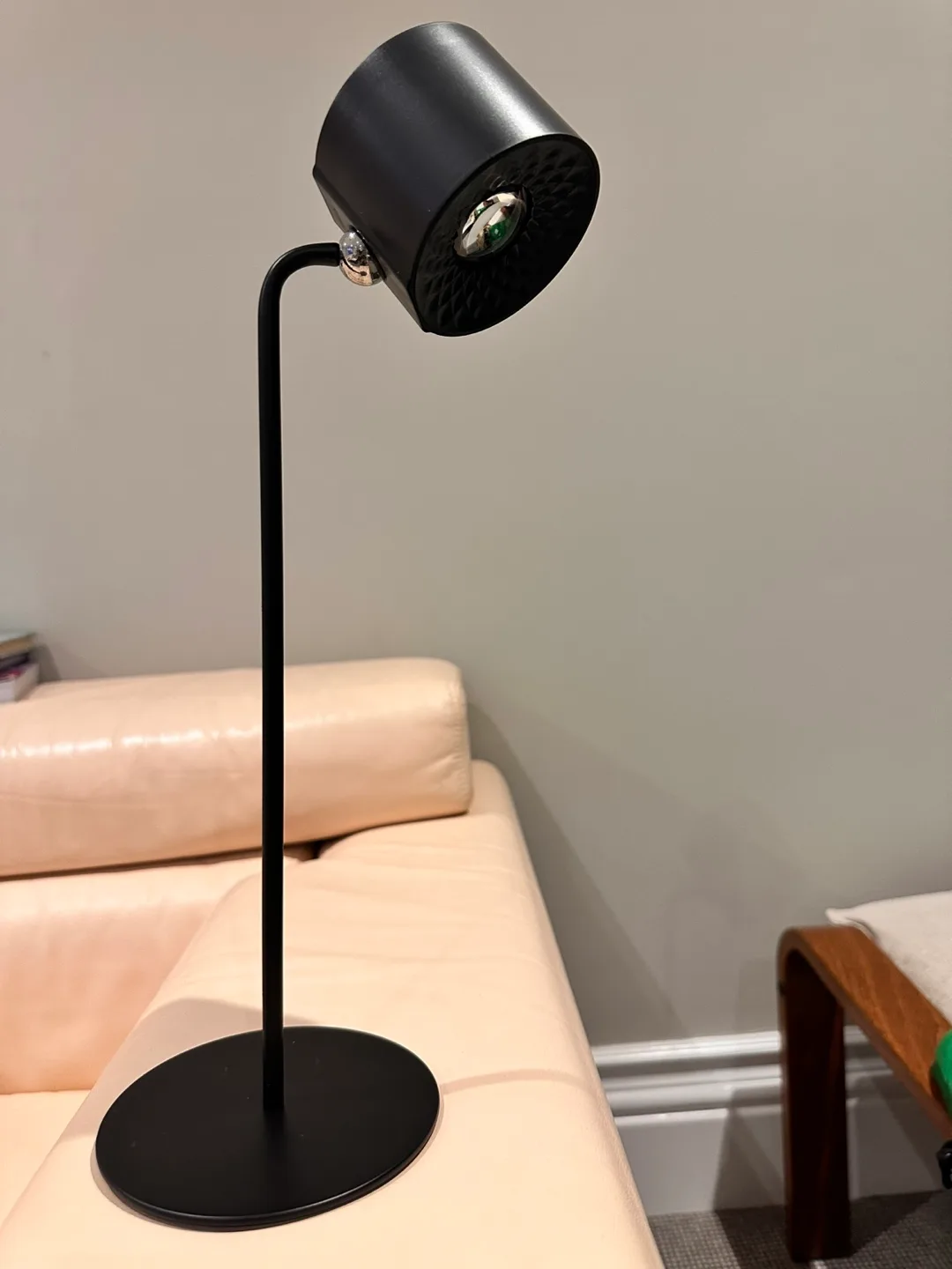 Black Adjustable LED Spotlight image indicator(6)