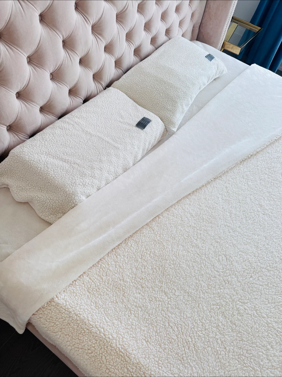 Bed Cover Set - Luxury Fluffy 4-Piece Set image indicator(2)