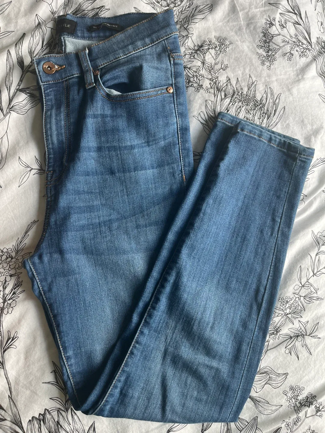 Kendall & Kylie Jeans Size 28 thumbnail