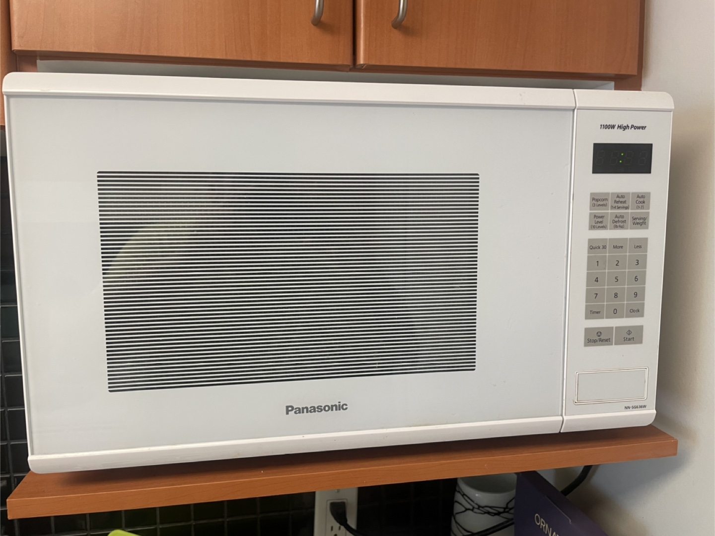 Panasonic 1.3 cu. ft. Microwave, White - photo 3