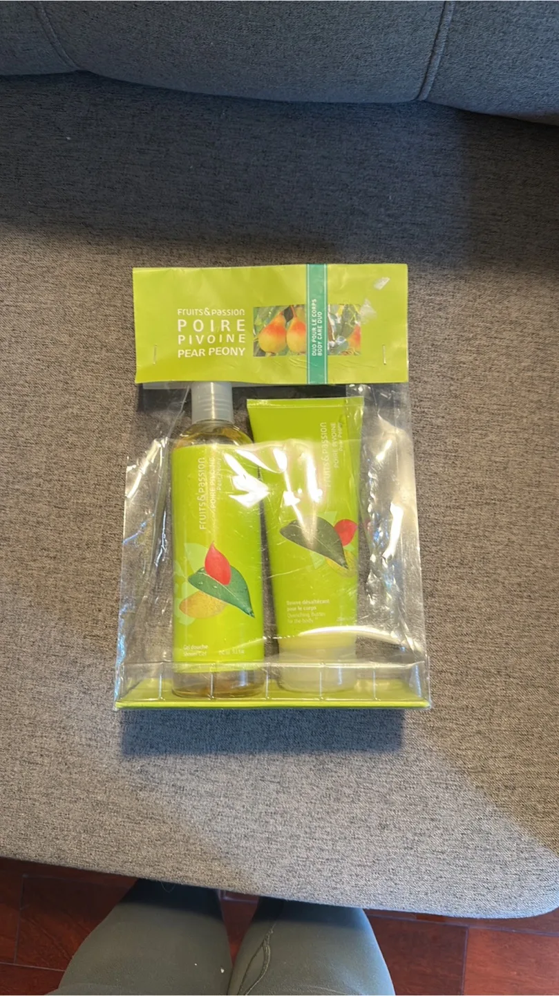 Fruits & Passion Pear Peony Body Care Duo image indicator(2)