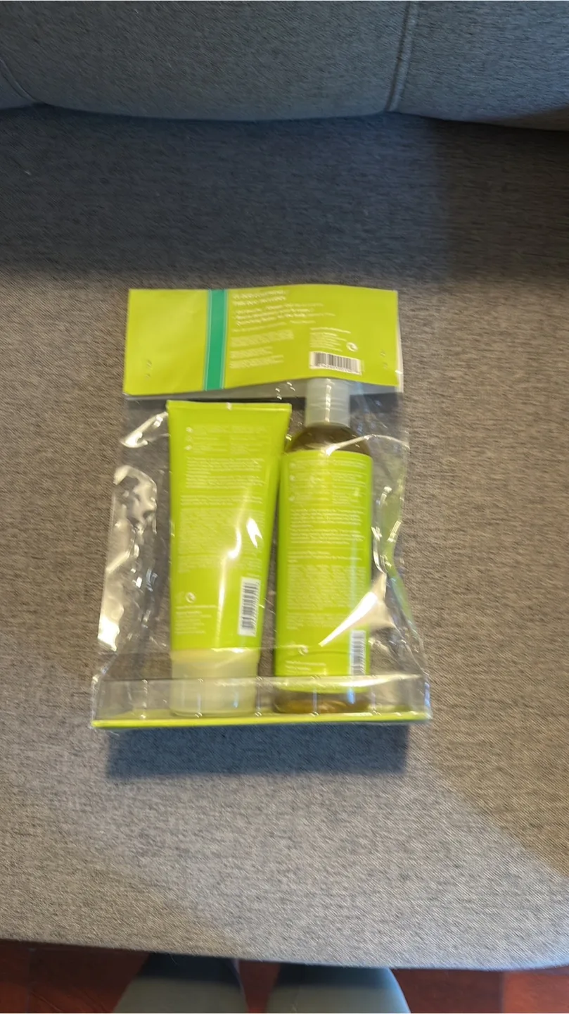 Fruits & Passion Pear Peony Body Care Duo image indicator(4)