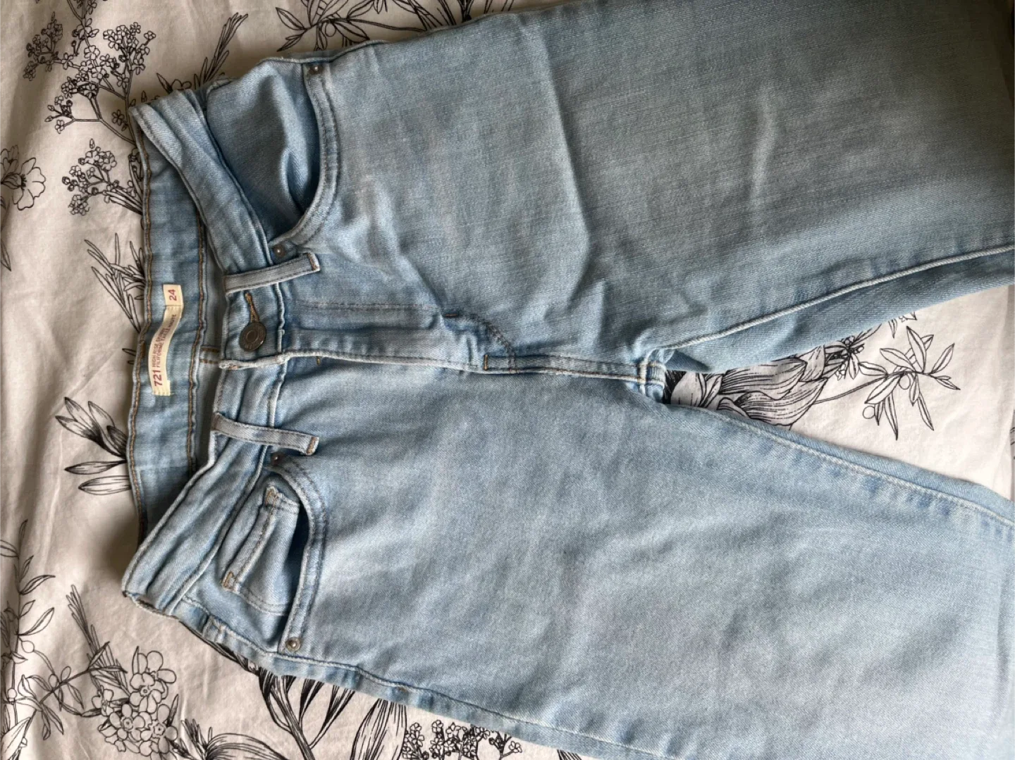 Levi's 721 High Rise Skinny Jeans - Size 24 thumbnail