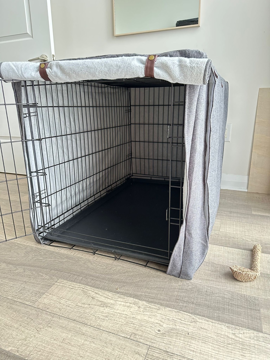 42” Dog Crate with Cover - Great Condition! - photo 4
